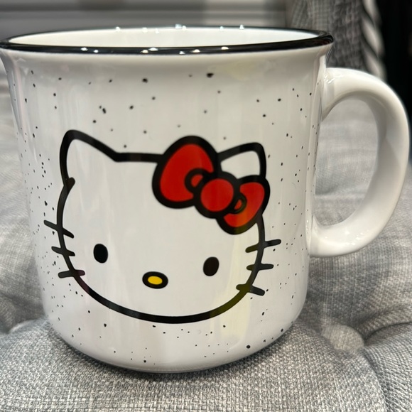 Hello Kitty Coffee Mug with large Hello Kitty face and Hello on the back - Picture 1 of 4